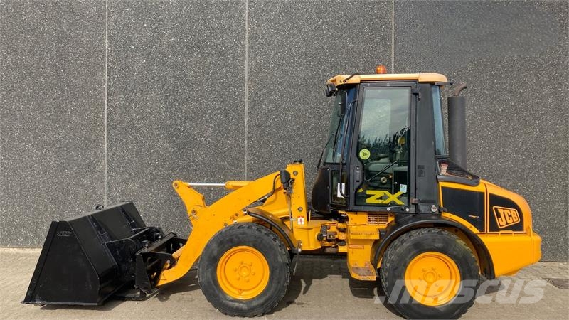 JCB 407 لوادر صغيرة