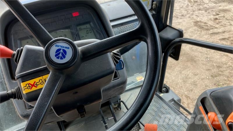 New Holland TM155 Super Steer Traktoren