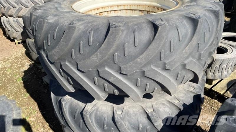 Tvillingehjul 580/70R38 Med låse Däck, hjul och fälgar