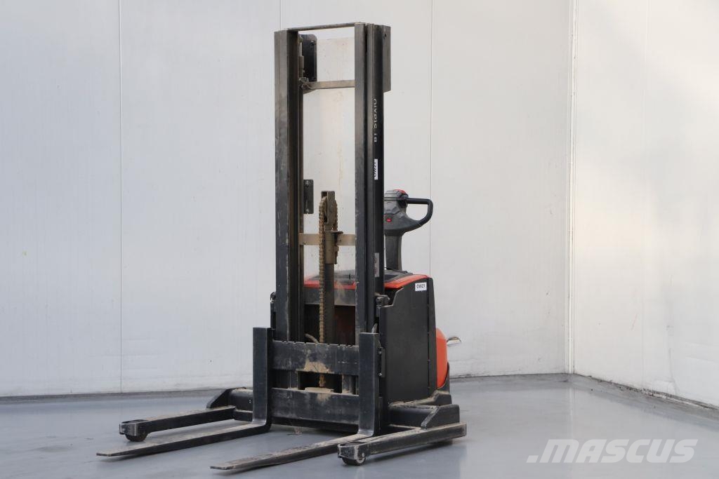 BT SWE120S Pedestrian stacker