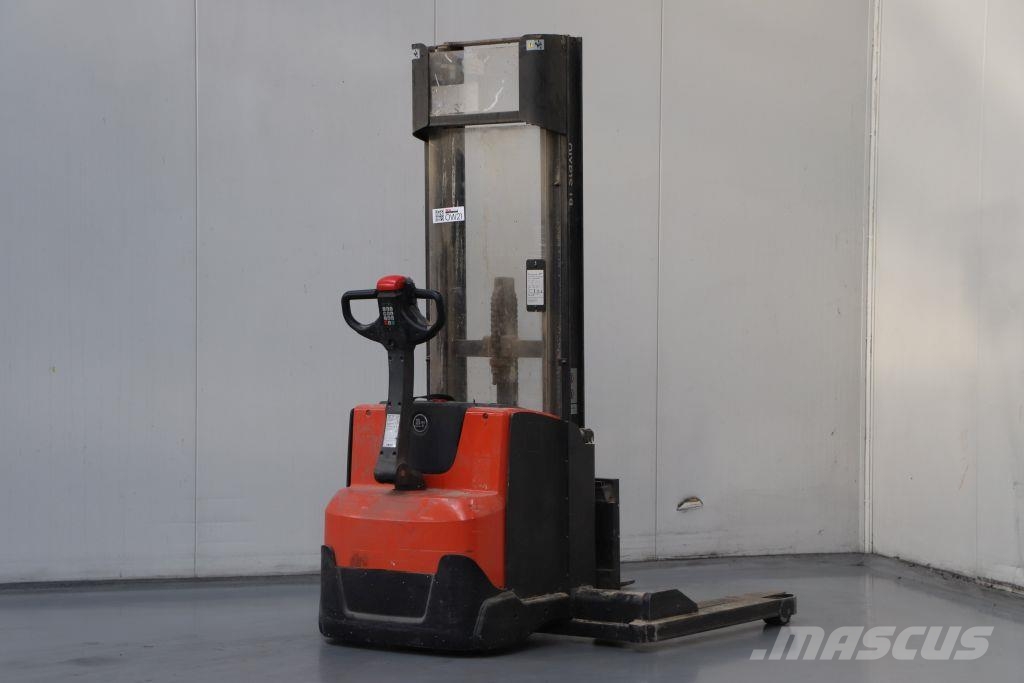 BT SWE120S Pedestrian stacker