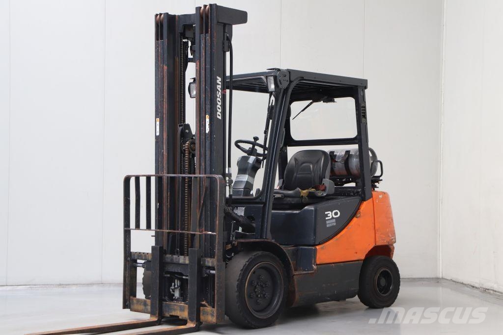 Doosan G30E-5 شاحنات LPG