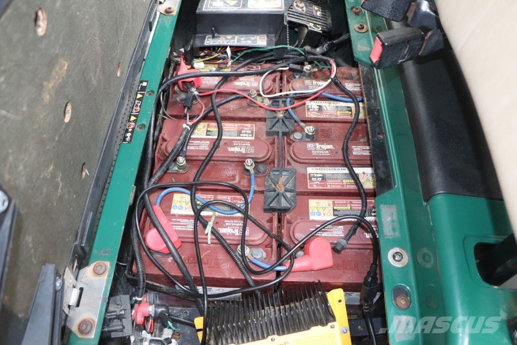E-Z-GO RXV Shuttle 2+2 عربات الجولف