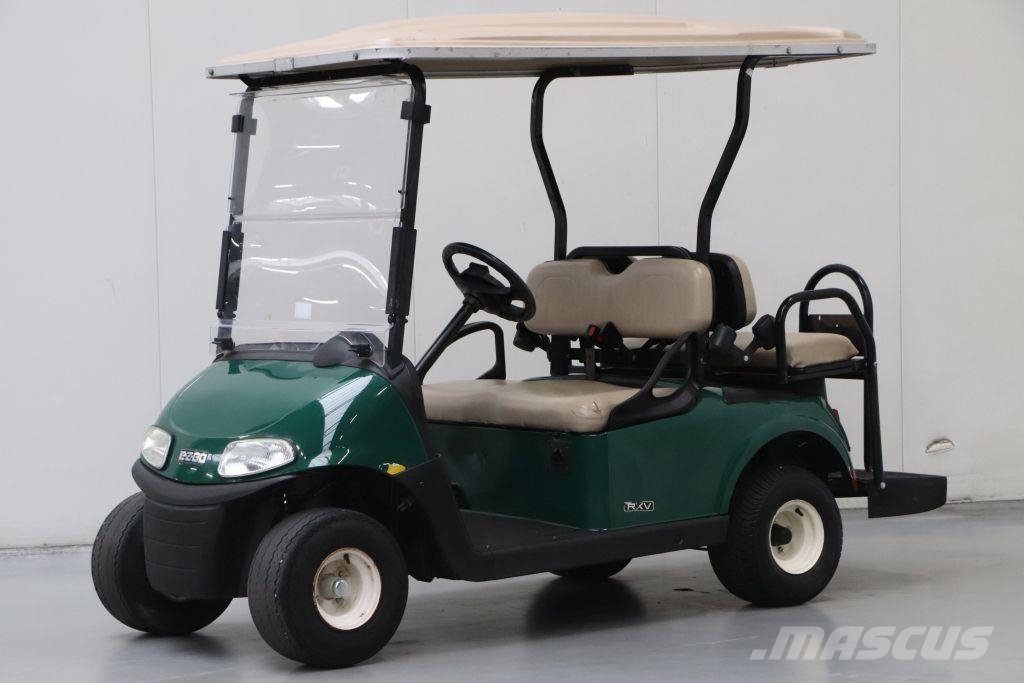 E-Z-GO RXV Shuttle 2+2 عربات الجولف