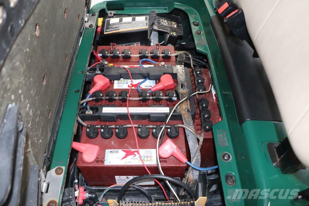 E-Z-GO RXV Shuttle 2+2 عربات الجولف