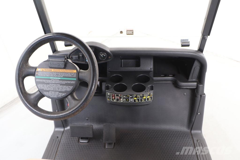 E-Z-GO RXV Shuttle 2+2 عربات الجولف