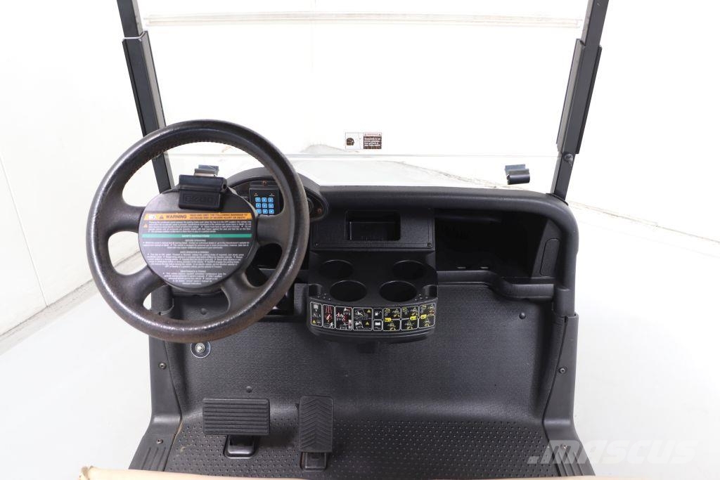 E-Z-GO RXV Shuttle 2+2 عربات الجولف