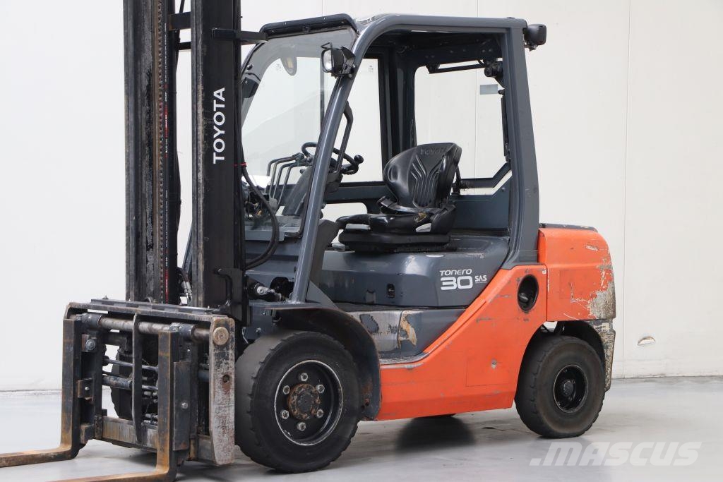 Toyota 02-8FDF30 شاحنات الديزل