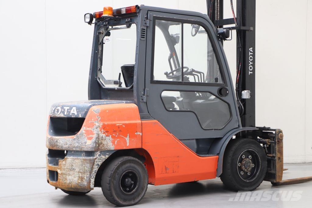 Toyota 02-8FDF30 شاحنات الديزل