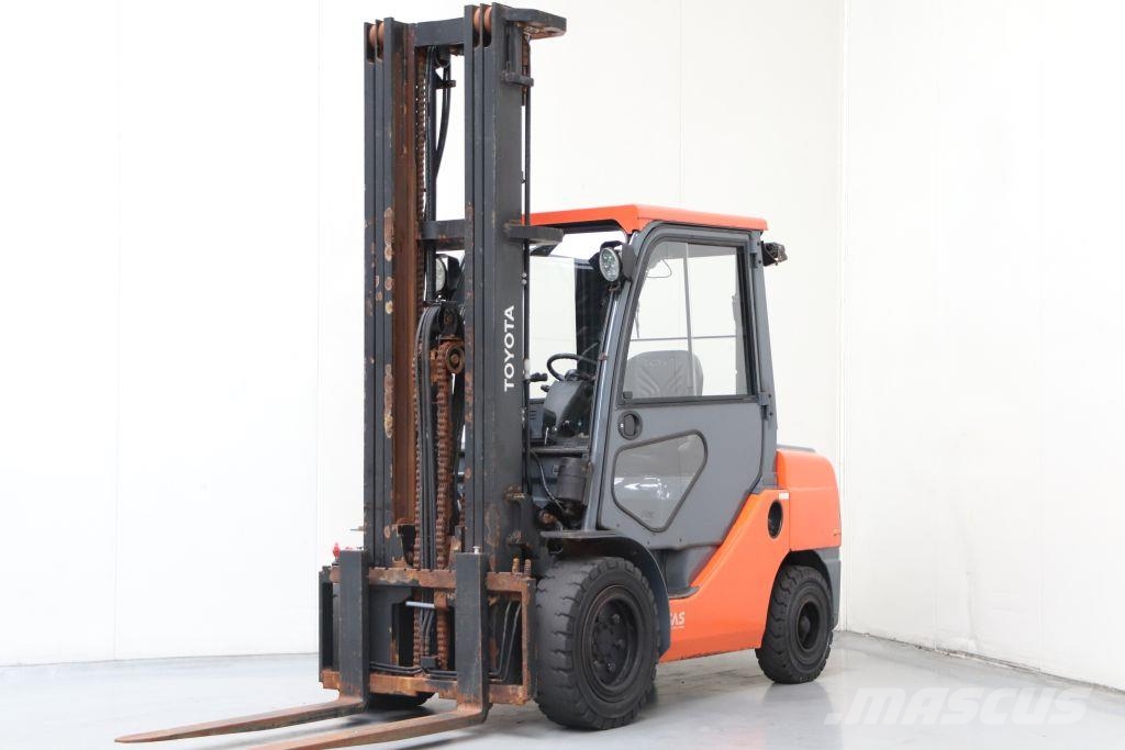 Toyota 02-8FDJF35 Camiones diesel