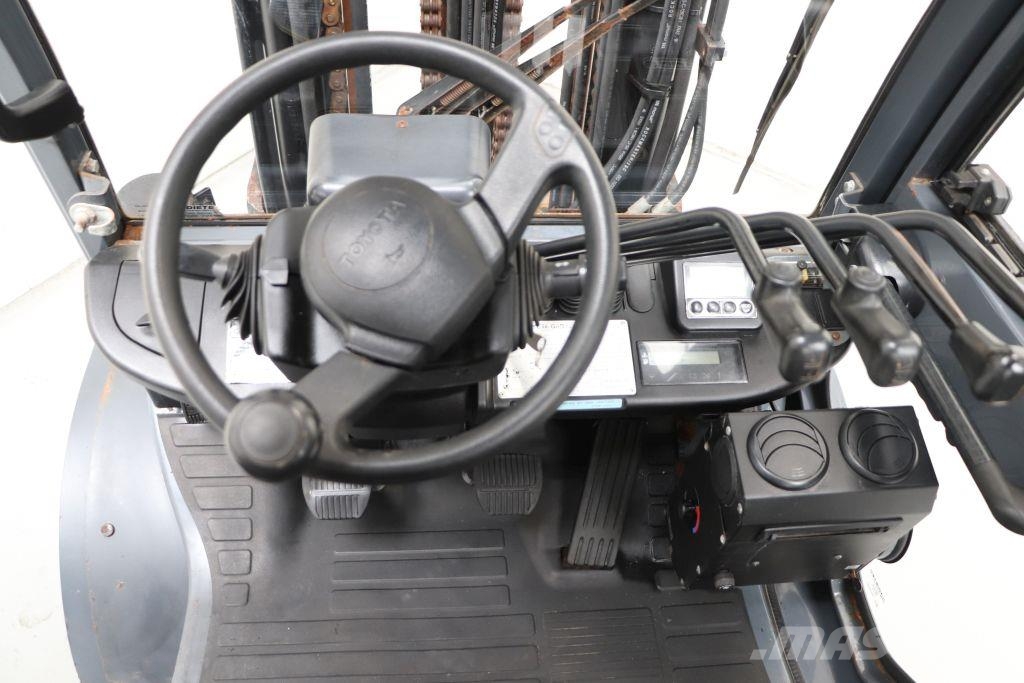 Toyota 02-8FDJF35 Camiones diesel