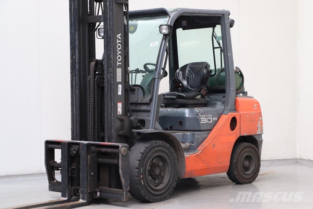 Toyota 02-8FGF30 LPG (dujiniai) krautuvai