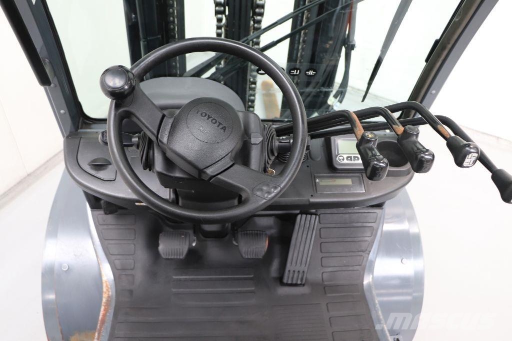 Toyota 02-8FGF30 Empilhadores a gás
