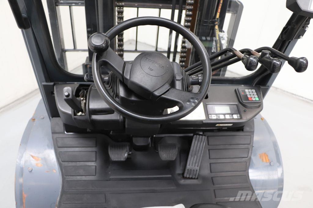 Toyota 40-8FD50N Dieselmotviktstruckar