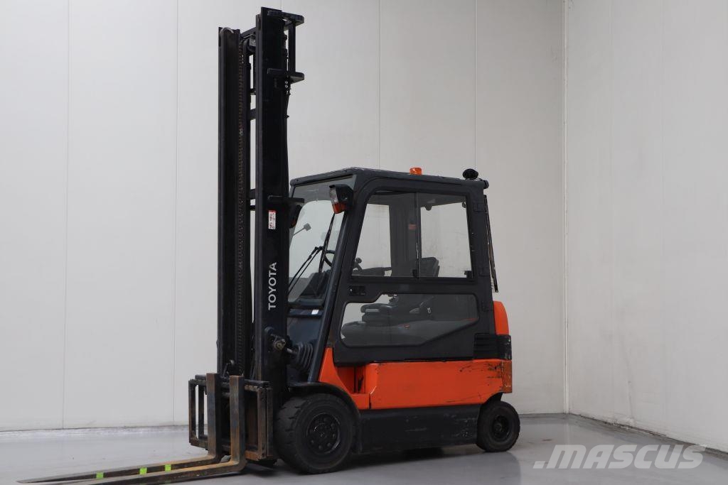 Toyota 7FBMF30 전동 지게차