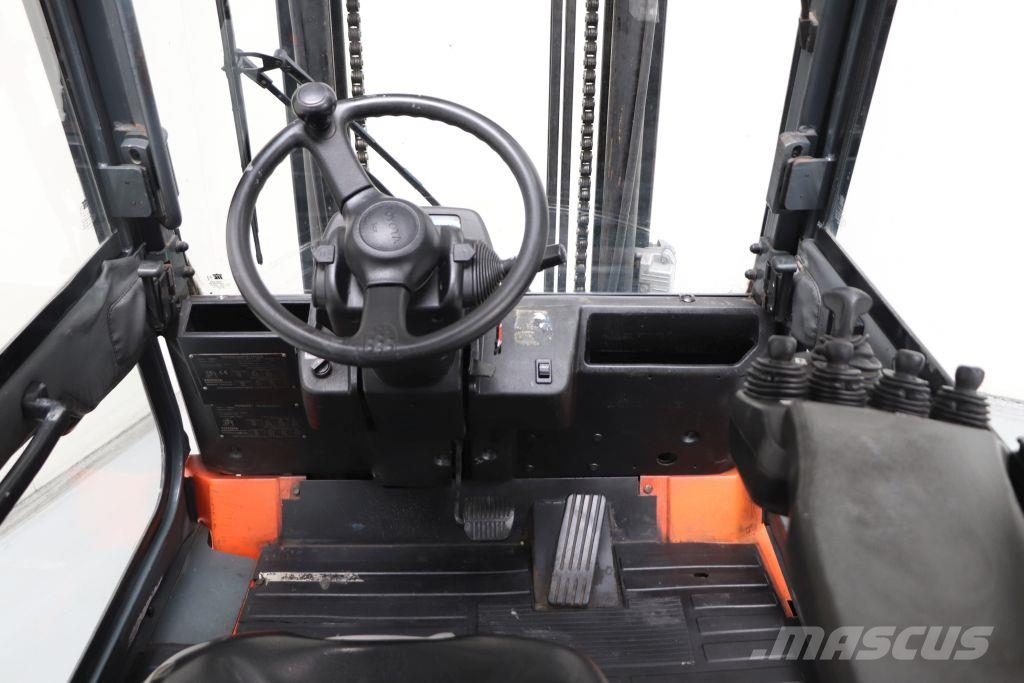 Toyota 7FBMF30 전동 지게차