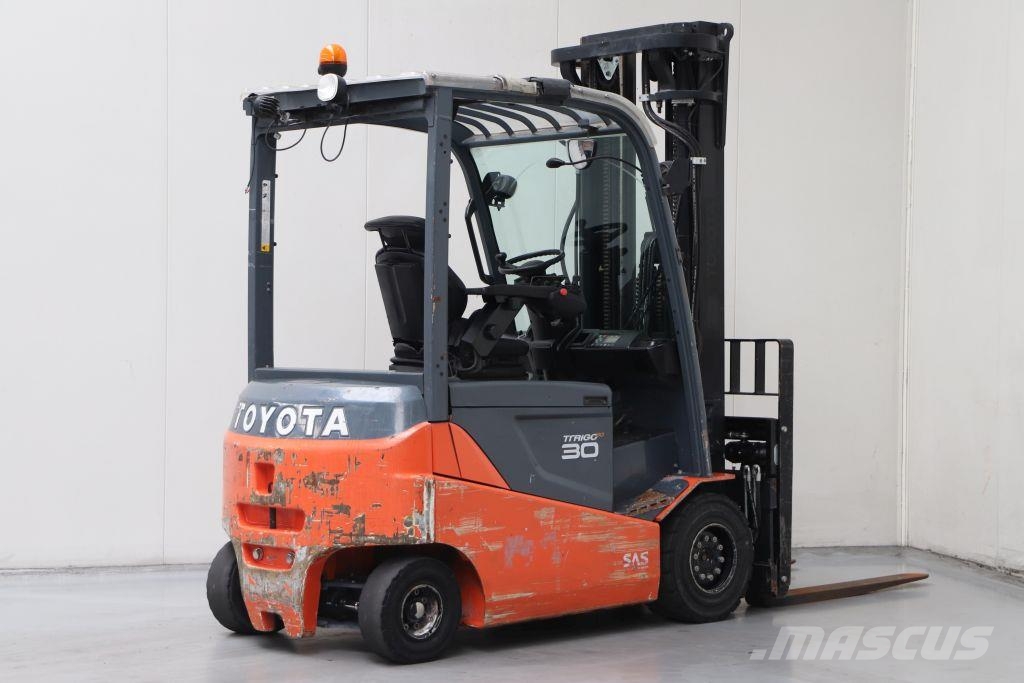 Toyota 8FBMKT30 شاحنات ذات رافعات شوكية تعمل بالكهرباء