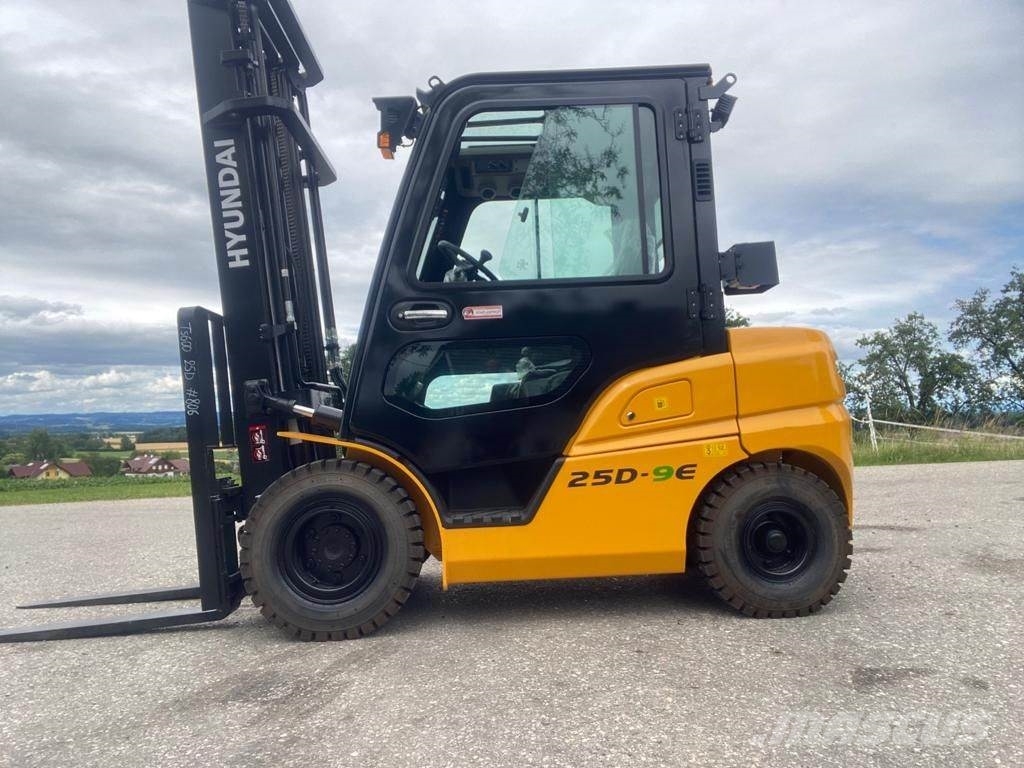 Hyundai 25D-9H شاحنات الديزل