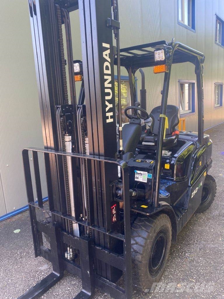 Hyundai 25D-9V شاحنات الديزل