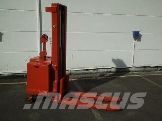 BT LSV 1000/5 Pedestrian stacker