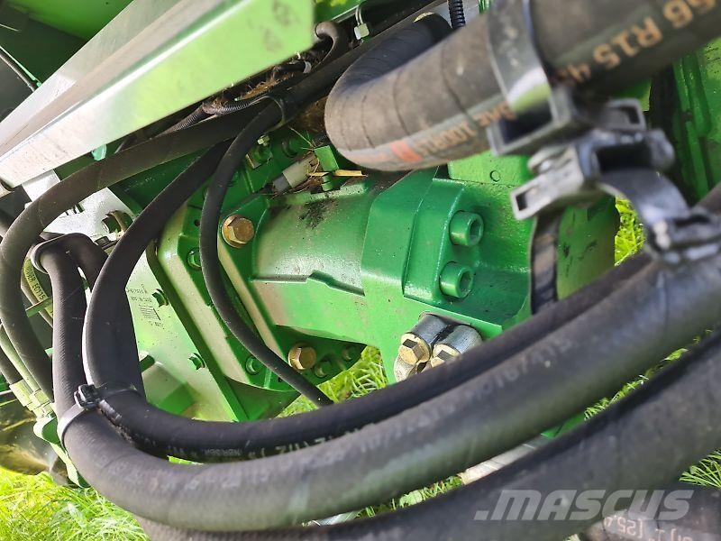 John Deere T560 HM Combine harvesters