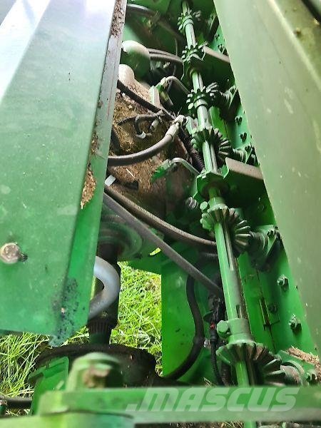 John Deere T560 HM Combine harvesters