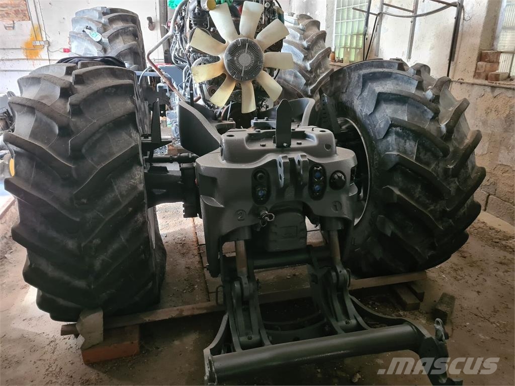 Massey Ferguson 8735 Dyna-VT 拖拉机/农用车
