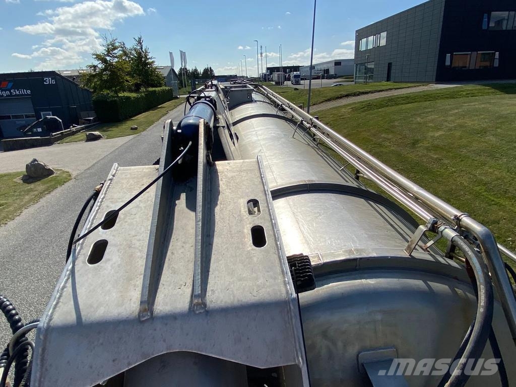 VM Tarm 3 akslet gylletrailer Tank prikolice