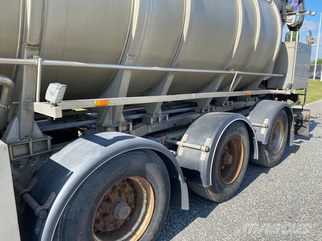 VM Tarm 3 akslet gylletrailer Tank prikolice