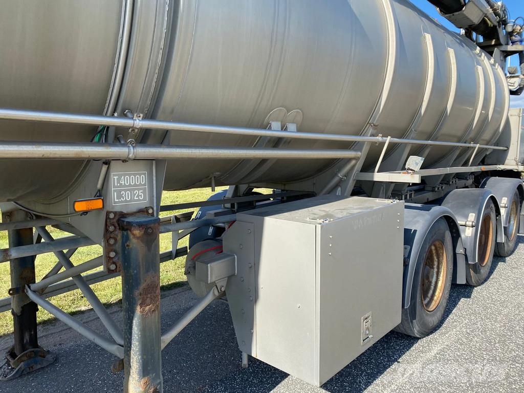 VM Tarm 3 akslet gylletrailer Tank prikolice
