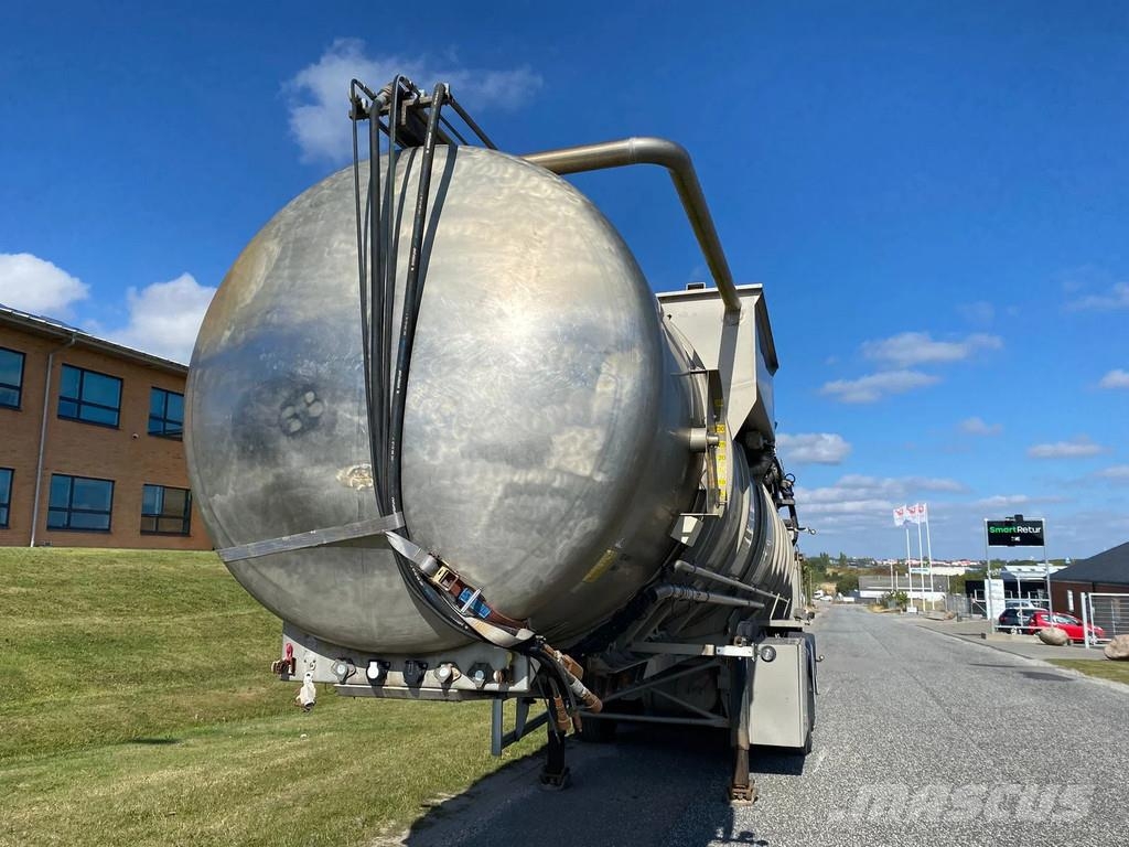 VM Tarm 3 akslet gylletrailer Tank prikolice