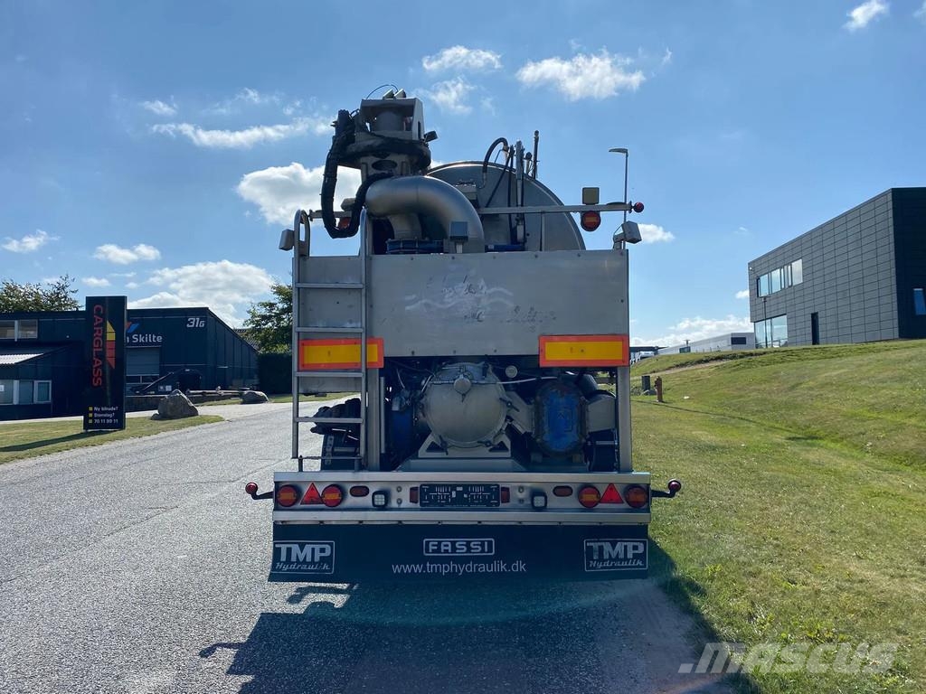 VM Tarm 3 akslet gylletrailer Tank prikolice
