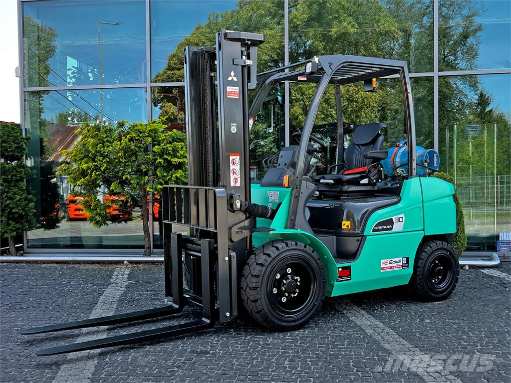 Mitsubishi FG30N Nestekaasutrukit