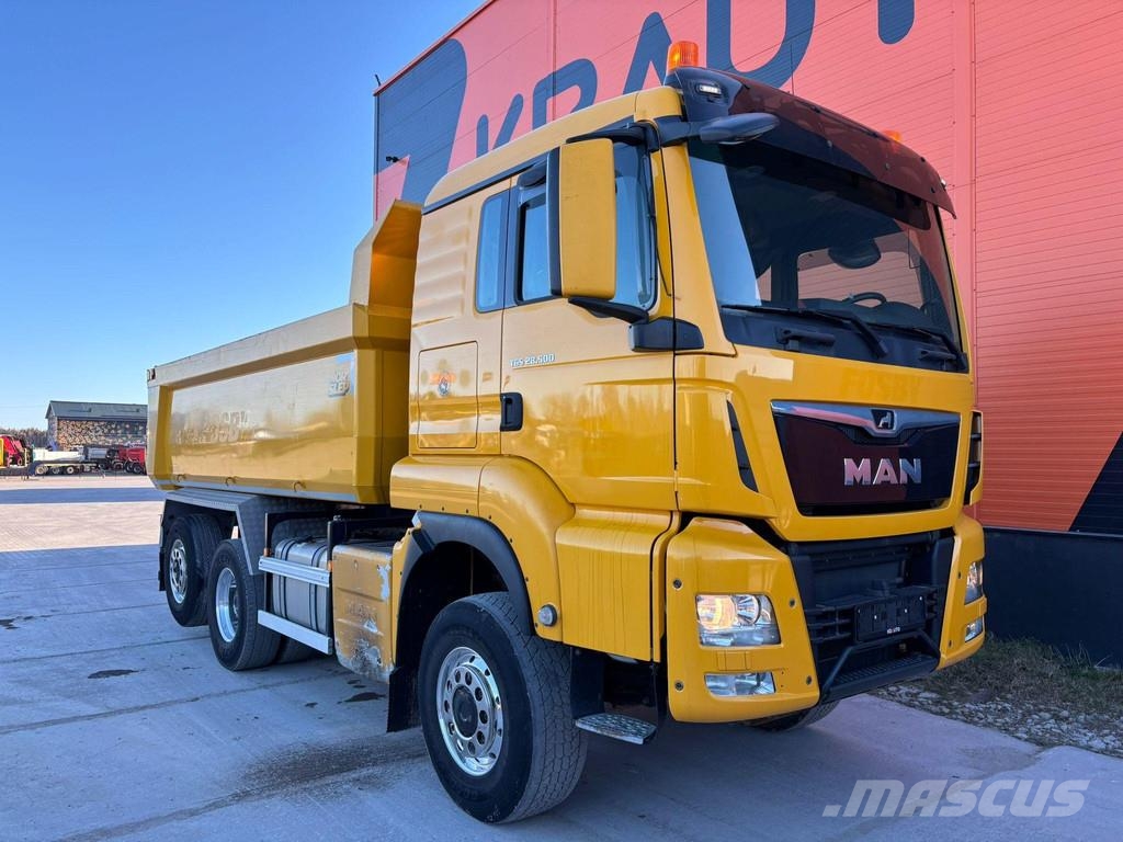 MAN TGS 28.500 6x4*4 BOX L=4957 mm Pašizgāzējs