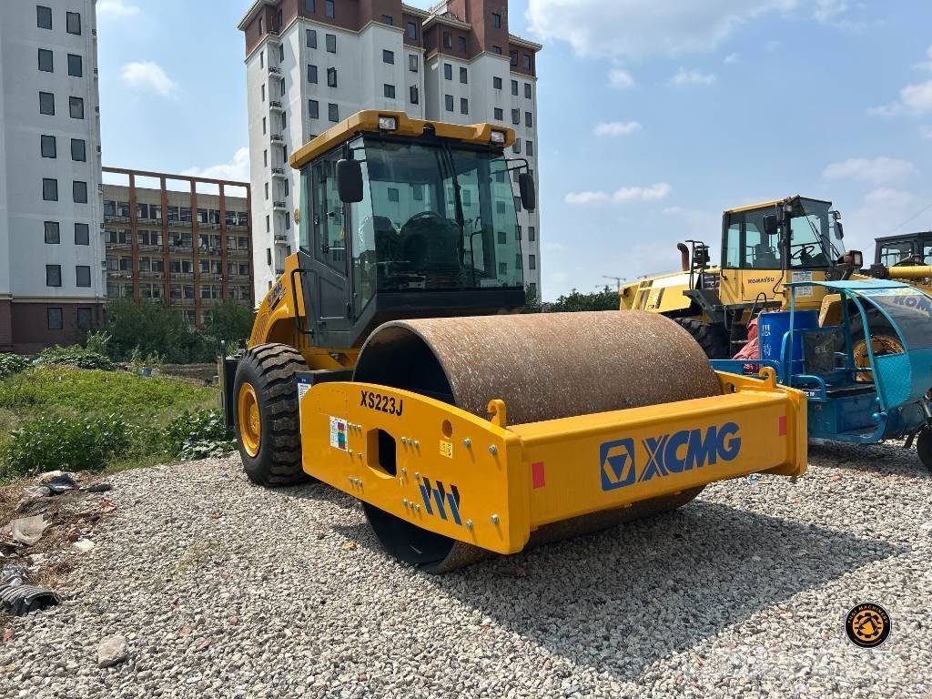 XCMG XS 223 J Compact tractor attachments