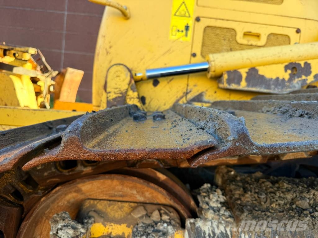 Komatsu D 61 PX-23 Buldožeri guseničari