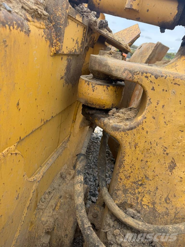 Komatsu D 61 PX-23 Buldožeri gusjeničari
