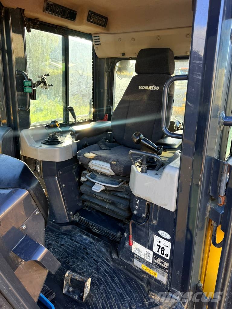 Komatsu D 61 PX-23 Buldožeri guseničari