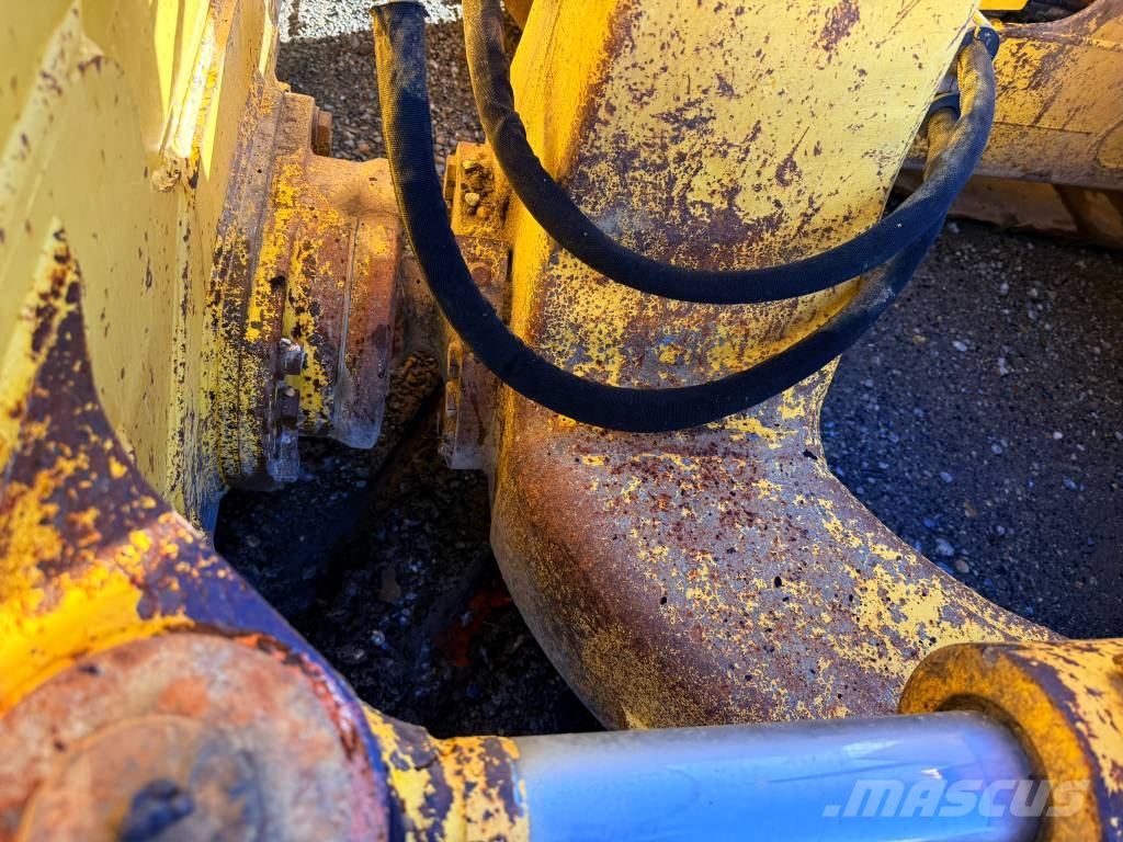 Komatsu D 61 PX-23 Buldožeri guseničari