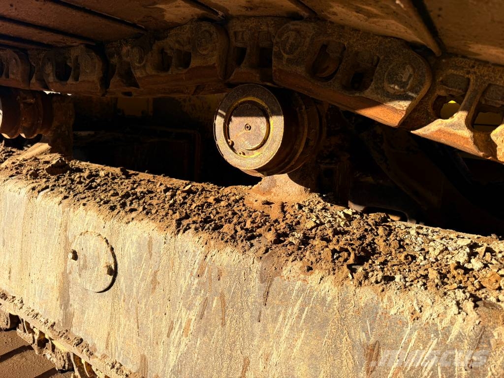 Komatsu D 61 PX-23 Buldožeri guseničari