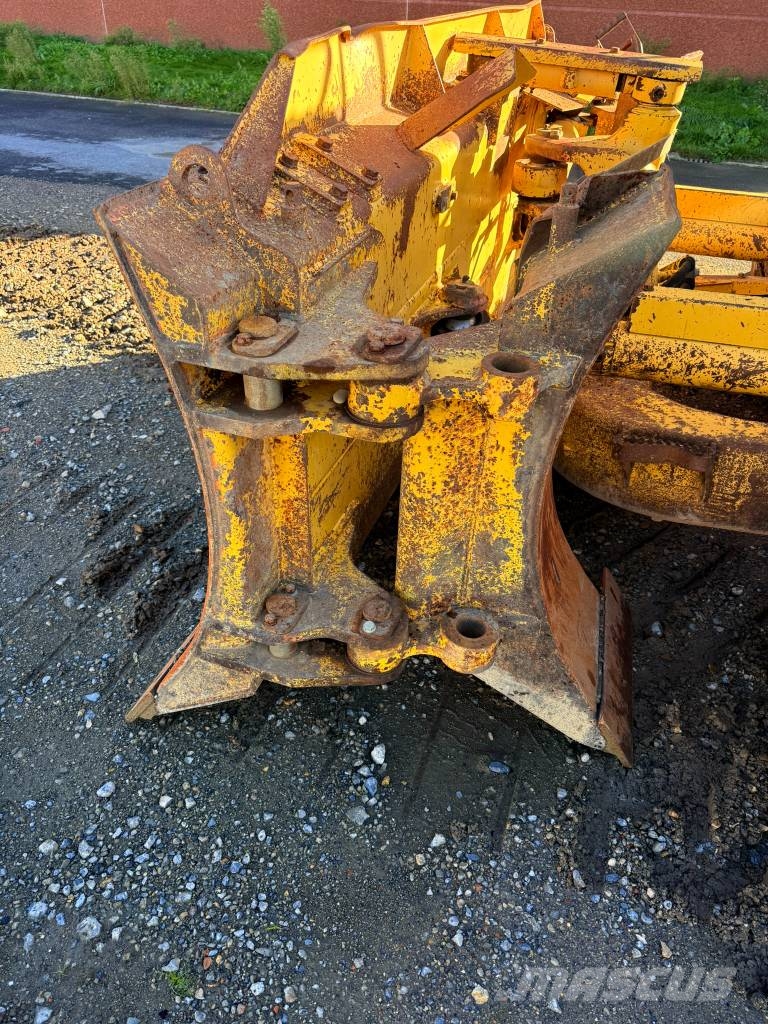 Komatsu D 61 PX-23 Buldožeri guseničari