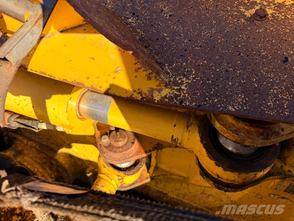Komatsu D 61 PX-23 Buldožeri guseničari