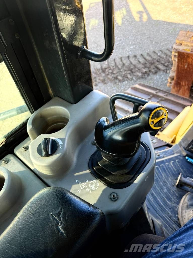 Komatsu D 61 PX-23 Buldožeri guseničari