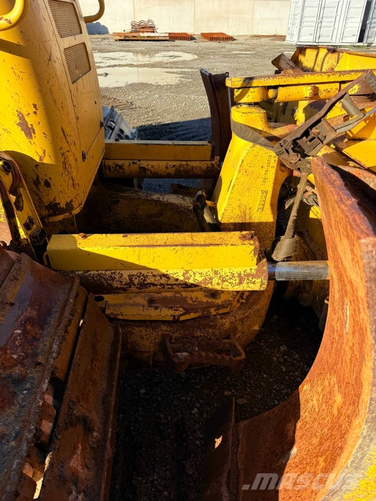 Komatsu D 61 PX-23 Buldožeri guseničari