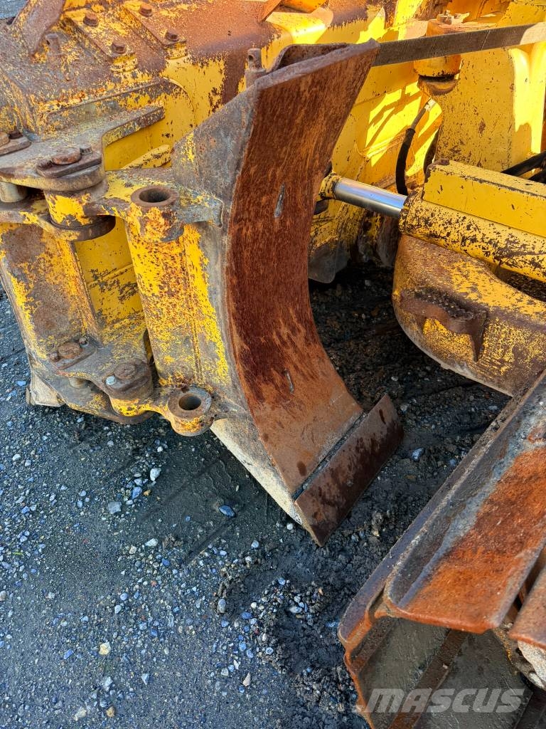 Komatsu D 61 PX-23 Buldožeri guseničari
