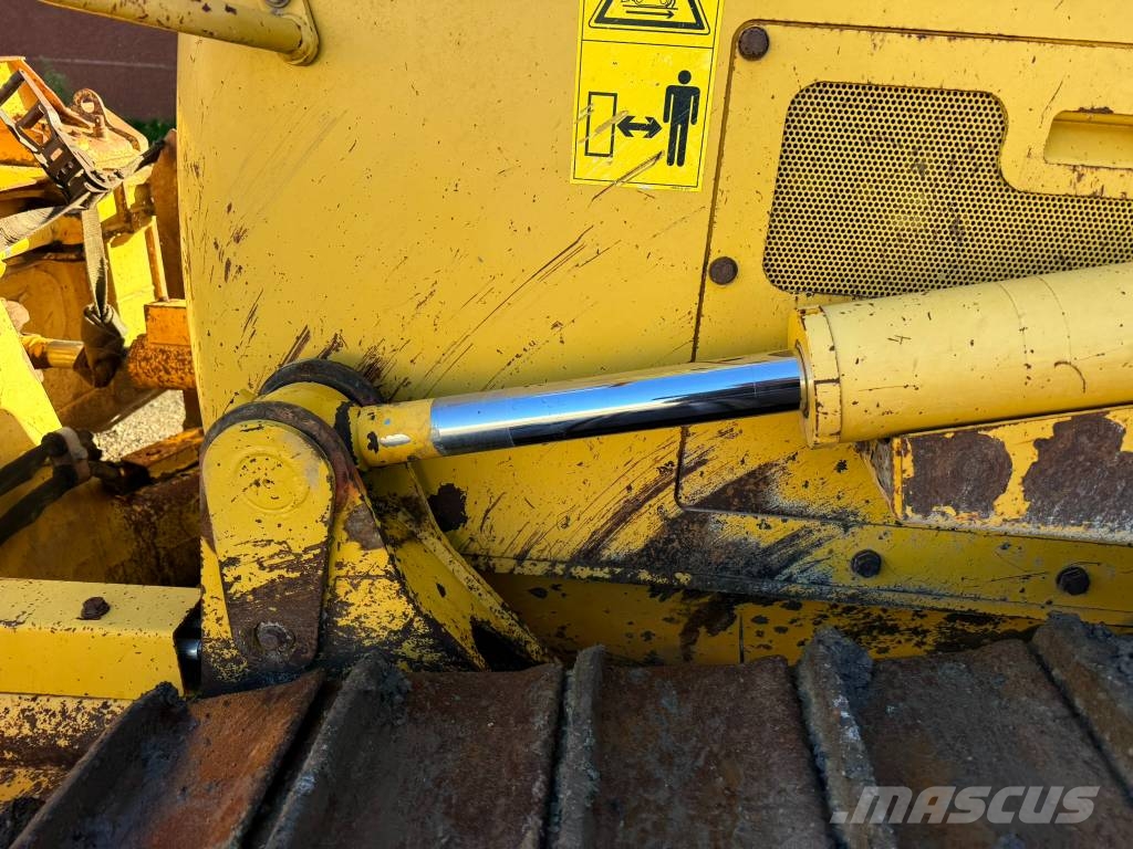 Komatsu D 61 PX-23 Buldožeri guseničari