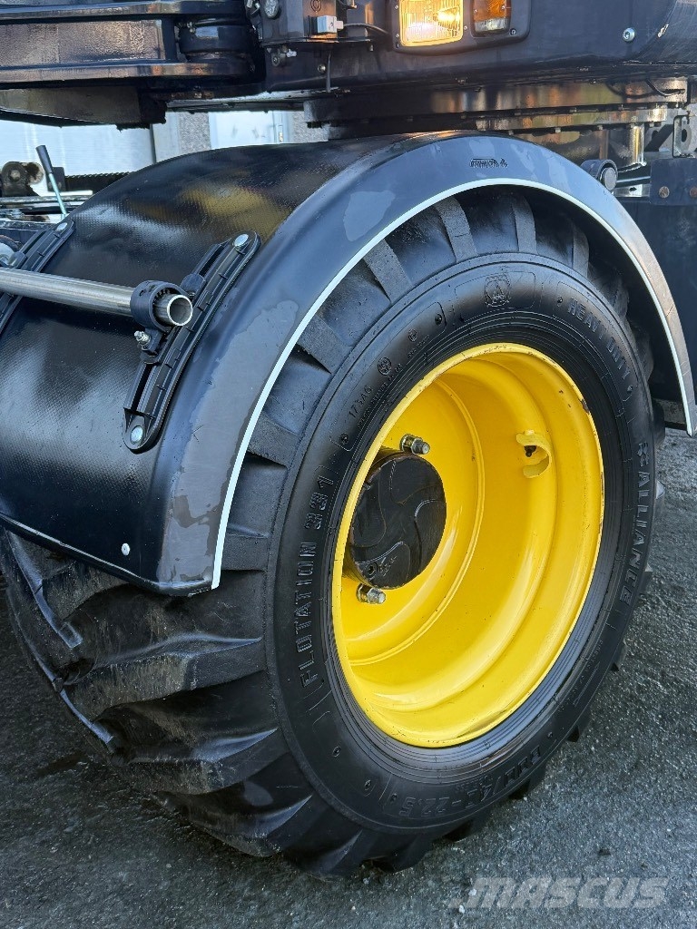 Yanmar B 110 W حفارات بعجل