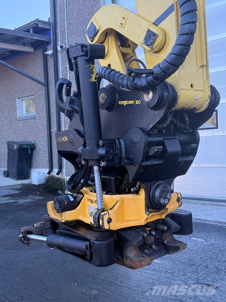 Yanmar B 110 W حفارات بعجل