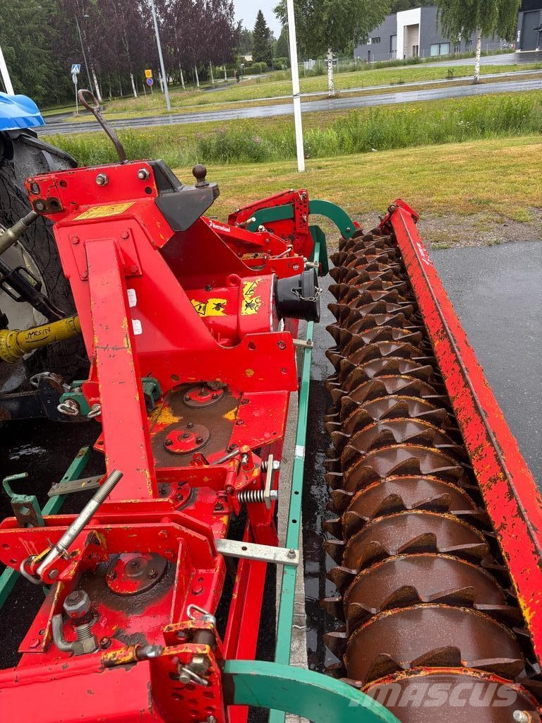 Kverneland VAAKATASOJYRSIN 動力耙和旋轉式耕耘機