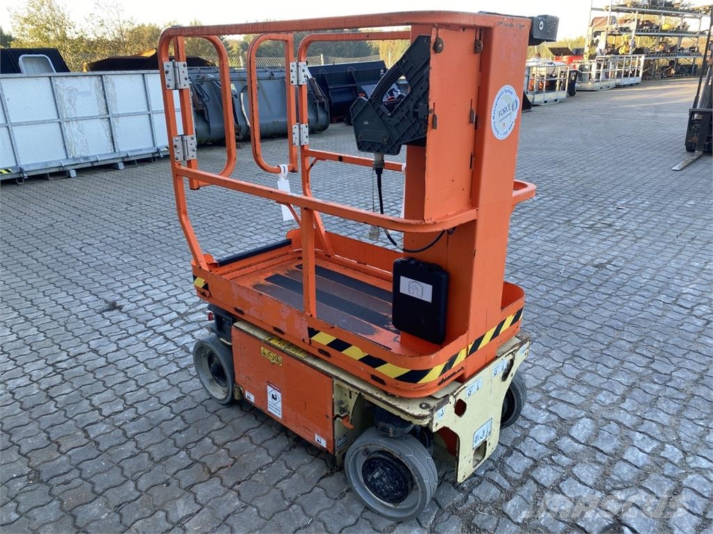 JLG 1230ES Vertikálne stĺpové výťahy